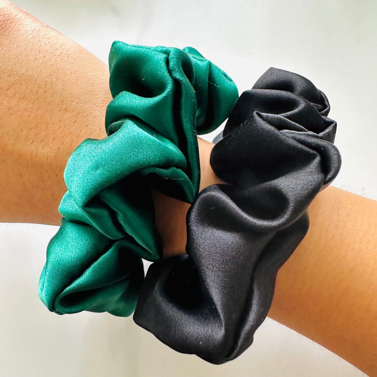 100% Mulberry Silk Scrunchie Hair Tie Elastic 4cm (Large) 6A Grade (22-momme) Oexo-Tex Certified